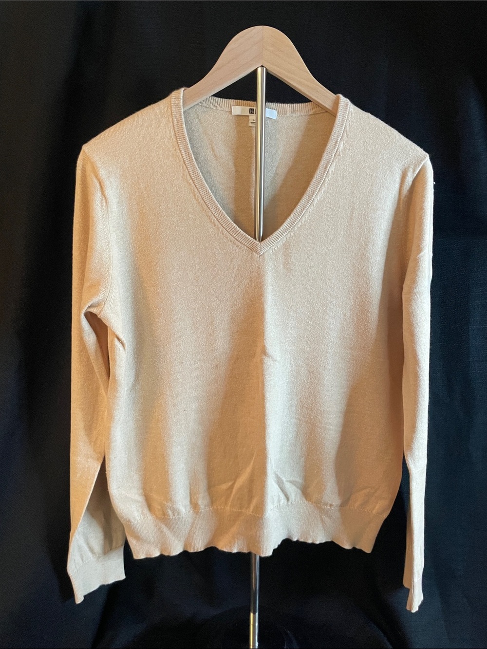 Uniqlo Beige V-Neck Women's Sweater